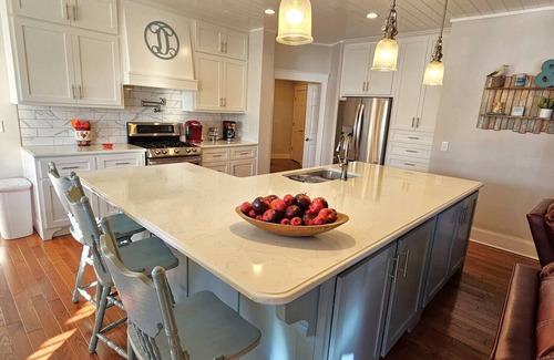 Shady Bay House | Devine Destination: Relax by the Lake with Top Amenities