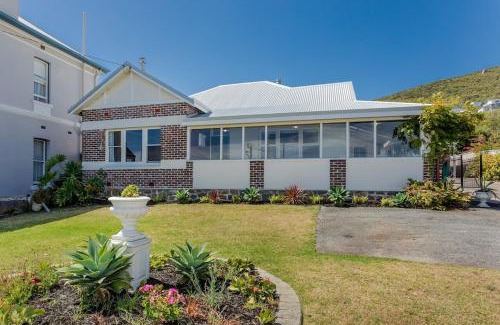Albany House | Family-Friendly Retreat at Devine's on Stirling
