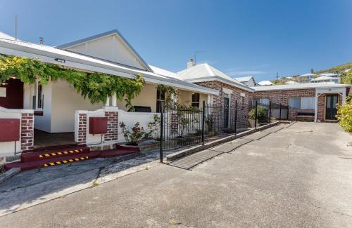 Albany House | Family-Friendly Retreat at Devine's on Stirling