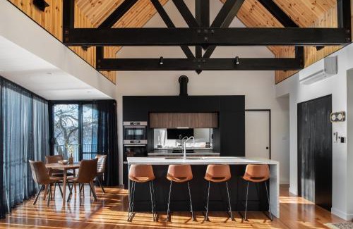 Deviot House | Experience Excellence at Deviot Boat House - 10/10 Rated
