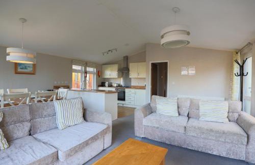 Liverton Apartment | Relaxing Devon Bliss Pool View Lodge at Finlake Resort