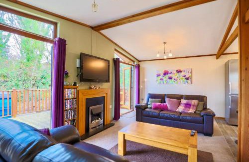 Liverton House | Devon Comfort Lodge: An Inviting Oceanfront Escape