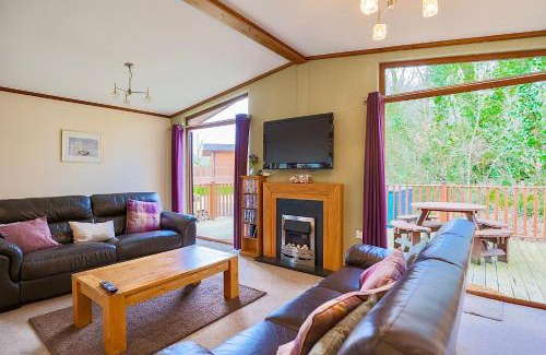 Liverton House | Devon Comfort Lodge: An Inviting Oceanfront Escape