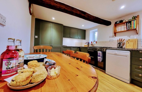 High Bickington Cottage | Devon Hideaway: Historic Barn with Jacuzzi & Scenic Views