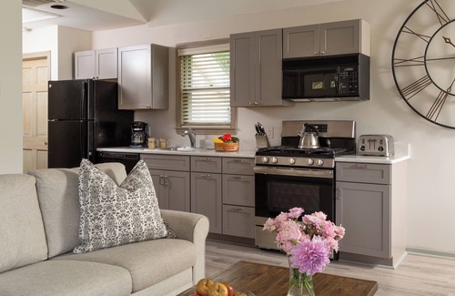 Lee Bed & Breakfast | Devonfield Inn B&B: Guest Rated 10/10 with Spa & Pool