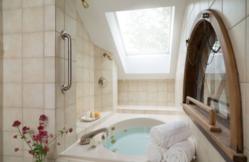 Lee Bed & Breakfast | Devonfield Inn B&B: Guest Rated 10/10 with Spa & Pool