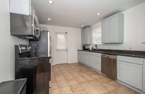 Park Hills Condo | Cozy Devou Park Cottage 1: Family-Friendly with Breakfast