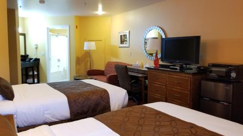 Forks Hotel | Inviting Dew Drop Inn: Family-Friendly & Accessible Stay