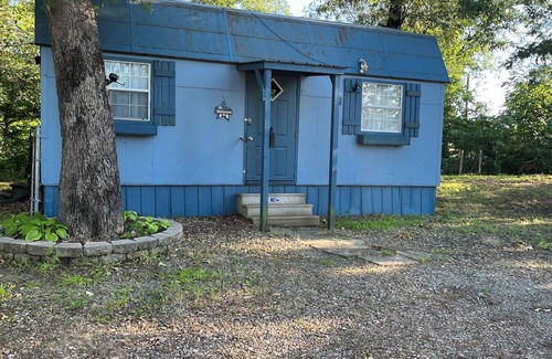 Spiro Cabin | Discover Dew's Cabin: A Pet-Friendly Retreat Near Fort Smith