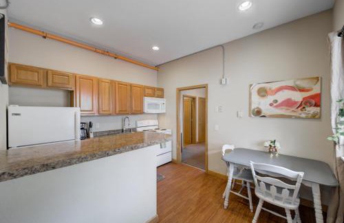Pepin Apartment | Cozy Dewdrop Condo Studio Steps From the Beach