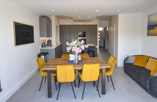 Amble House | Seaside Serenity at Dexters Den - 3 Bedroom Cottage Retreat