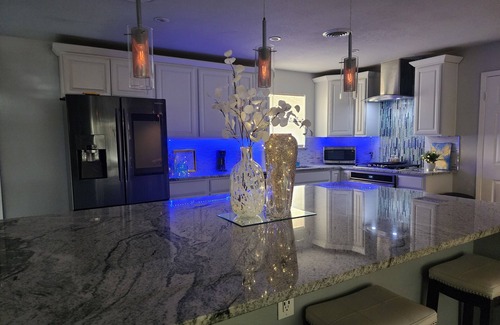 Hurst House | Convenient DFW Home with Spa and Breakfast Near Airport