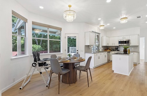 Grand Prairie House | DFW Escape: Pool, Hot Tub, Near AT&T Stadium, 20 mins to Dallas and Fort Worth