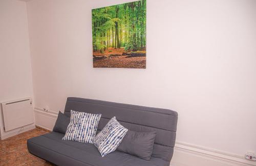 Saint-Quentin Apartment | Discover DG LOCATION: Guest Rated 8/10 for Comfort