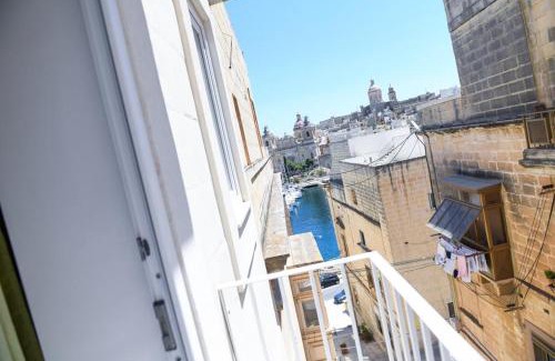 Senglea House | Idyllic Dghajsa Guest House with Oceanfront Views