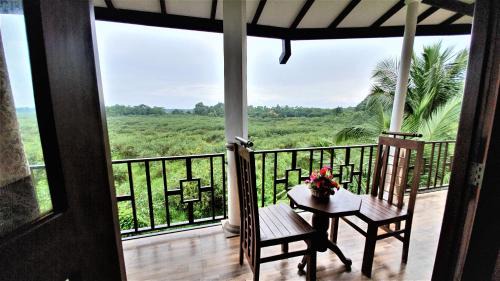 Wadduwa Hotel | Discover Dhammika Magic Palace: Oceanfront Oasis with Pool