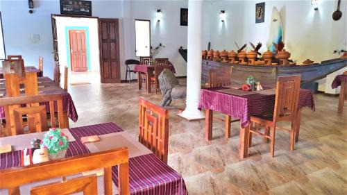 Wadduwa Hotel | Discover Dhammika Magic Palace: Oceanfront Oasis with Pool