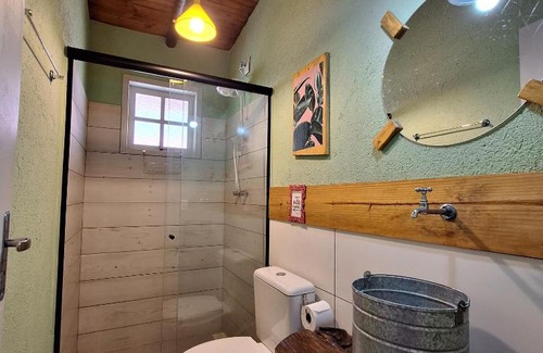 Conceicao do Ibitipoca Hotel | Discover Diógenes Pousada: Pet-Friendly Haven with Hot Tub