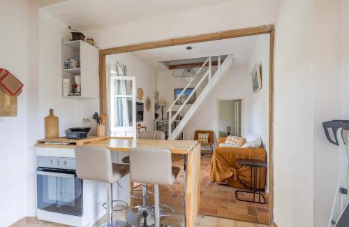 Corbara Apartment | Di Mezzu: Beach Proximity with Mountain Views & Hot Tub