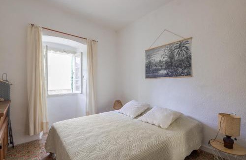 Corbara Apartment | Di Mezzu: Beach Proximity with Mountain Views & Hot Tub