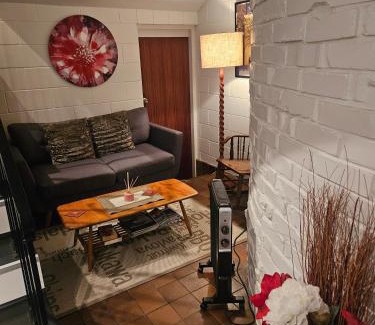 Matamata Apartment | Cozy Retreat at Di's B&B with Delicious Breakfast Included