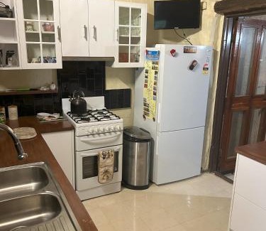Coober Pedy Hotel | Discover Di's Dugouts: A 4-Star Pet-Friendly Retreat