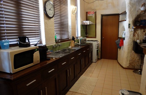 Coober Pedy House | Pet-Friendly Di's Dugouts: Rated 10/10 for Family Fun