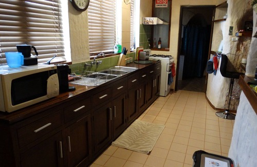 Coober Pedy House | Pet-Friendly Di's Dugouts: Rated 10/10 for Family Fun