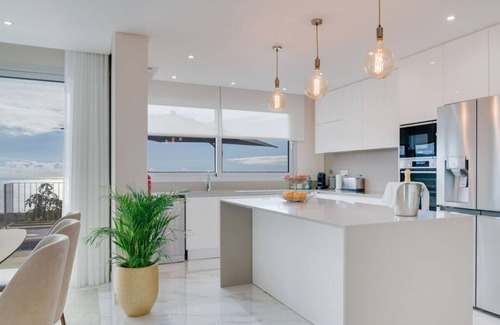 Ponta do Sol Villa | Dia Dourado: Family-Friendly Holiday Residence with Kitchen