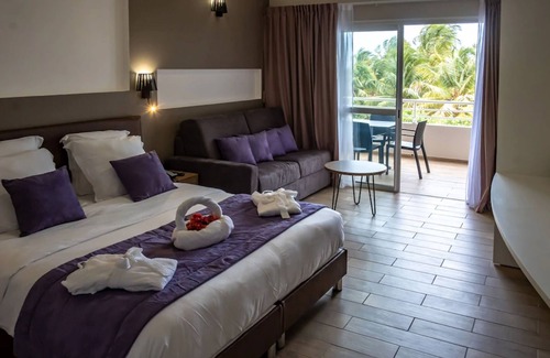 Le Diamant Hotel | Relax at Diamant les Bains: Family-Friendly with Pool