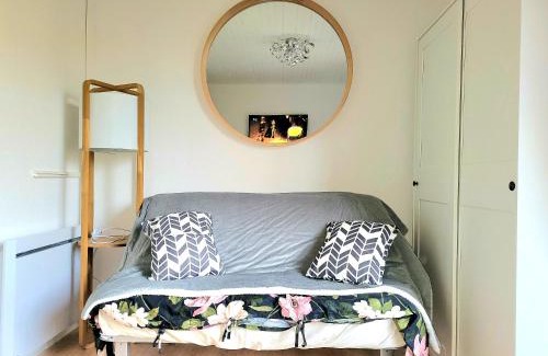 Saint-Germain-en-Laye Apartment | Discover Diamant Studio: Rated 8/10 & Family Friendly