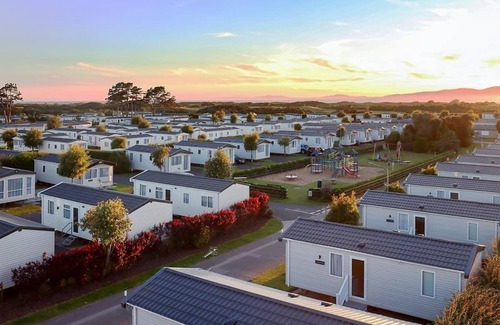 Wigton House | Stunning Platinum 2 Bedroom Caravan with Pool & Ocean View