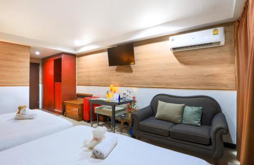 Thanon Phetchaburi Hotel | Explore Diamond City Hotel with Pool and Restaurant Access