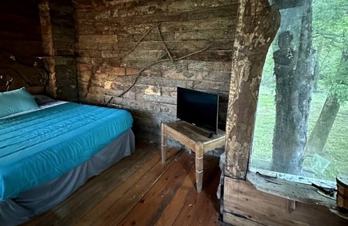 Mc Caskill Resort | Experience Diamond Glamping in a Unique Treehouse Retreat