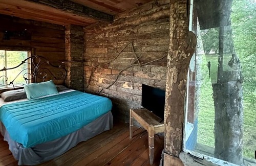 Mc Caskill Resort | Experience Diamond Glamping in a Unique Treehouse Retreat