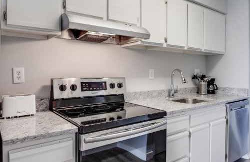 Midtown Ocean City Apartment | Relaxing Retreat at Diamond Head Condos with Pool Access