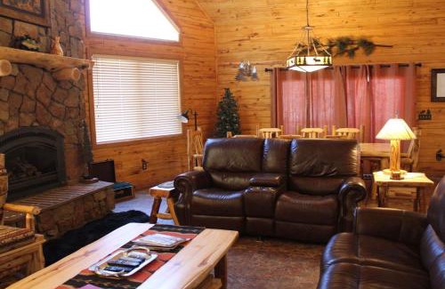 South Fork House | Relax at Diamond J's Riverside Retreat with Hot Tub Access