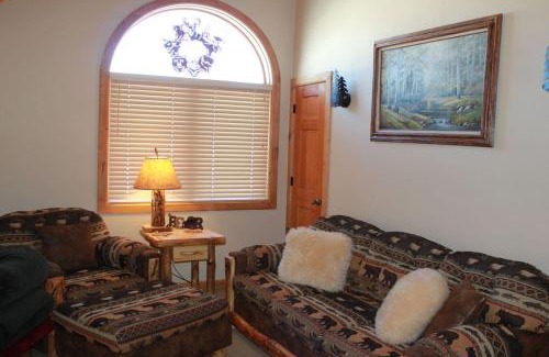 South Fork House | Relax at Diamond J's Riverside Retreat with Hot Tub Access