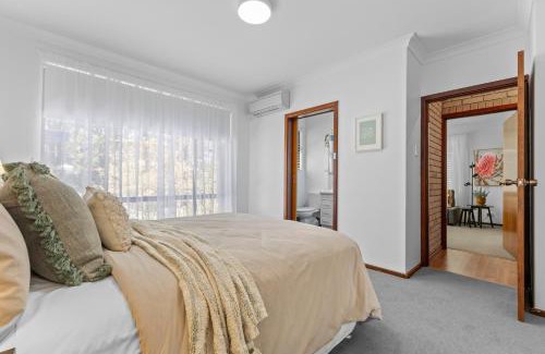 Allanson House | Unforgettable Diamond Lake Escape with 10/10 Guest Rating
