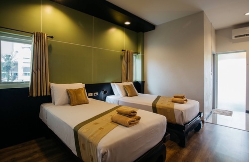 Chiang Rai Hotel | Relax at Diamond Park Inn Chiang Rai Resort with Pool & Dining