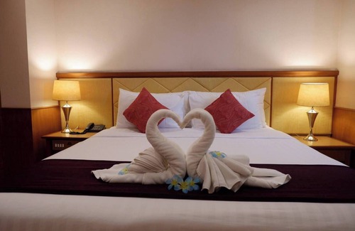 Makham Tia Hotel | Comfortable Stays at Diamond Plaza Hotel Suratthani