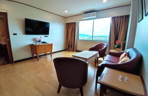 Makham Tia Hotel | Comfortable Stays at Diamond Plaza Hotel Suratthani