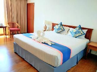 Makham Tia Hotel | Discover Diamond Plaza Hotel with Pool & Family Amenities