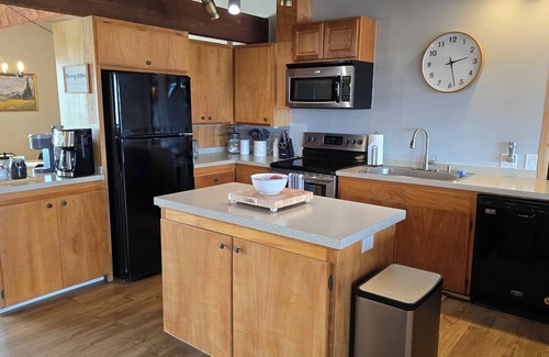 Diamond Point House | Diamond Point Escape~ Peaceful retreat, Water Views, King Bed & Arcade Game Room
