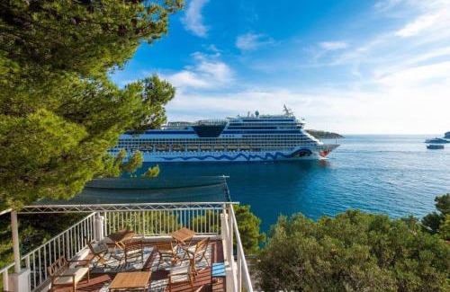 Lozica House | Diamond Sea - Family-Friendly Retreat with Ocean Terrace