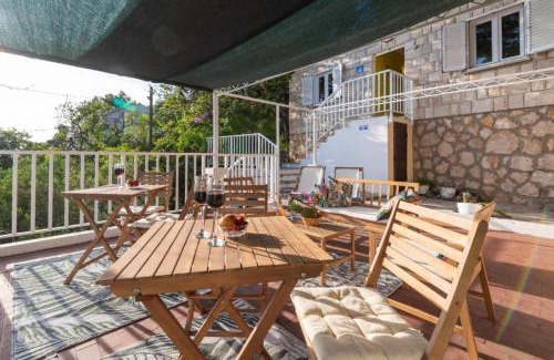 Lozica House | Diamond Sea - Family-Friendly Retreat with Ocean Terrace