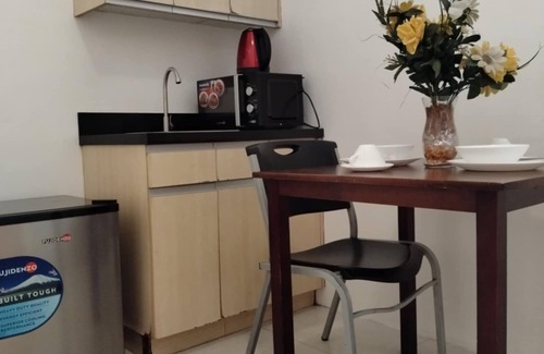 Palanan Apartment | Budget-Friendly Dian SUITES 1 with Kitchen & Breakfast