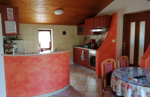Golovik Apartment | Oceanfront Family Retreat at Diana Apartman - 4-Star Stay