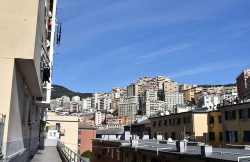 Lagaccio House | Quaint Diana Guest House: Your Genoa Retreat Awaits!