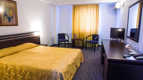 Yambol Hotel | Discover Diana Palace: Family-Friendly with Hot Tub Access